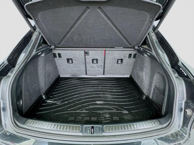 2022 Porsche Macan Base