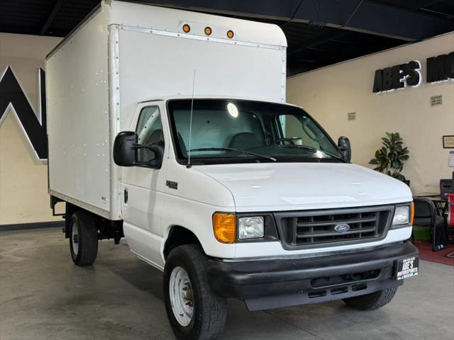 2005 Ford E-350 Cutaway Standard