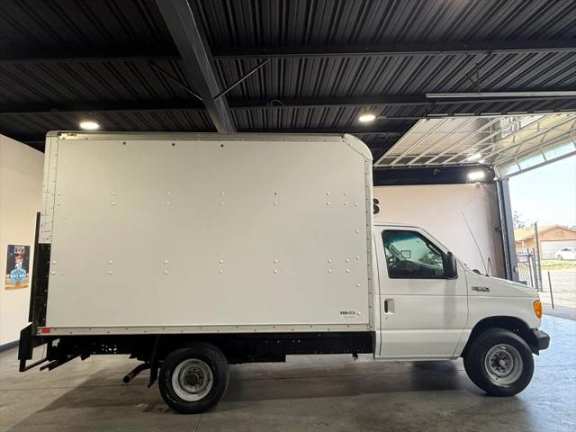 2005 Ford E-350 Cutaway Standard
