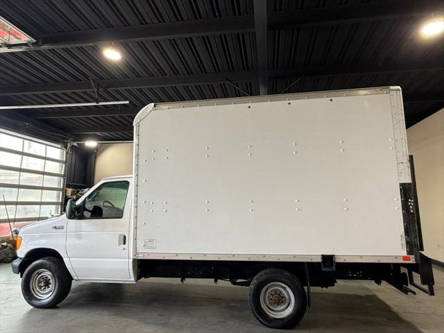 2005 Ford E-350 Cutaway Standard