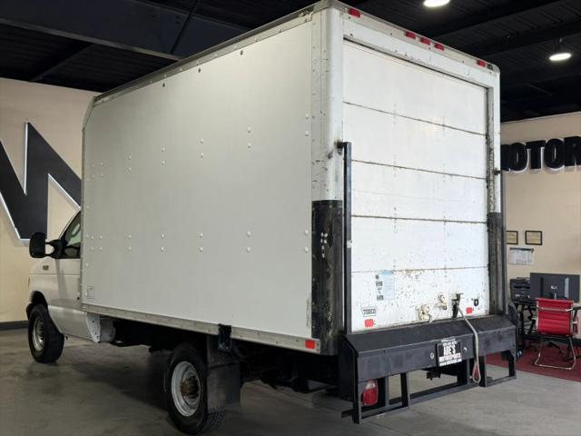 2005 Ford E-350 Cutaway Standard