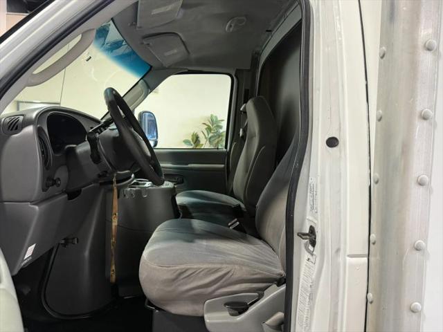 2005 Ford E-350 Cutaway Standard