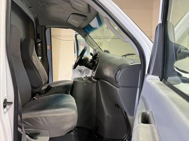 2005 Ford E-350 Cutaway Standard