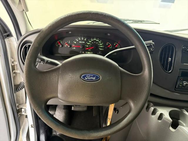2005 Ford E-350 Cutaway Standard