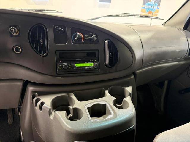 2005 Ford E-350 Cutaway Standard