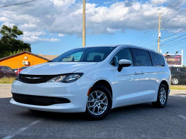 2022 Chrysler Voyager LX