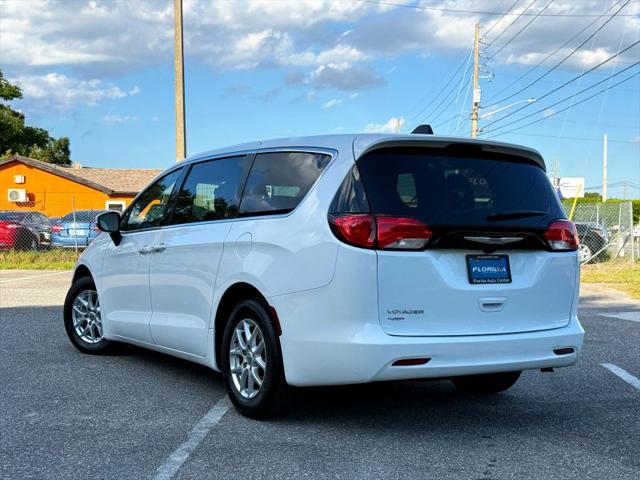 2022 Chrysler Voyager LX