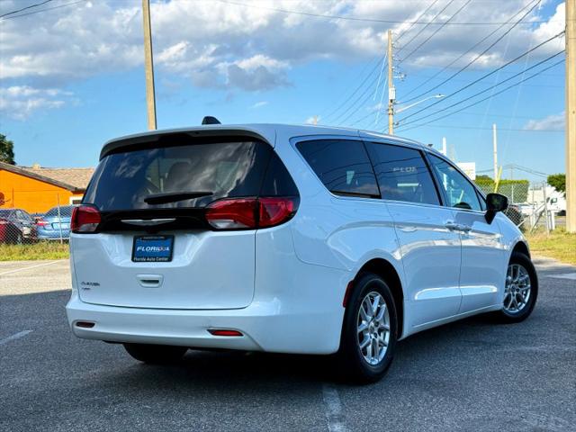 2022 Chrysler Voyager LX