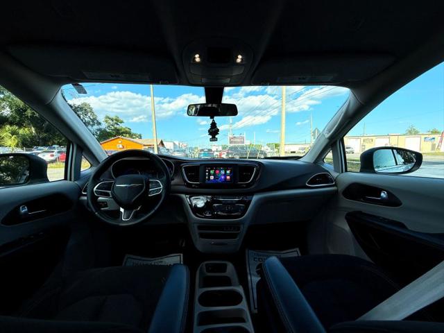 2022 Chrysler Voyager LX