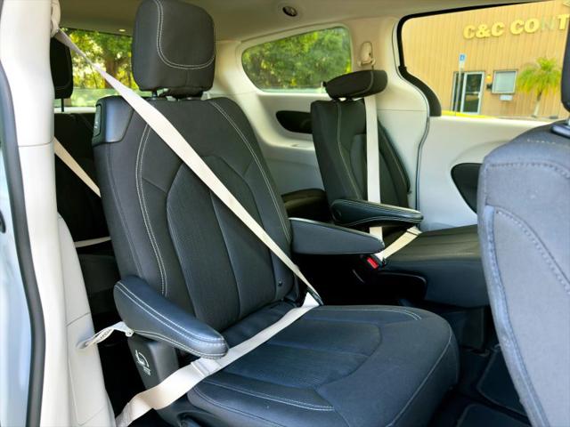2022 Chrysler Voyager LX