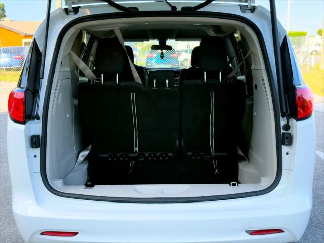 2022 Chrysler Voyager LX