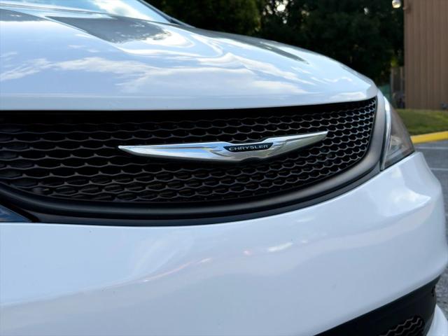 2022 Chrysler Voyager LX