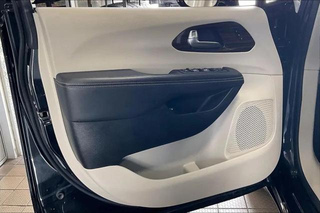 2023 Chrysler Pacifica Hybrid Limited
