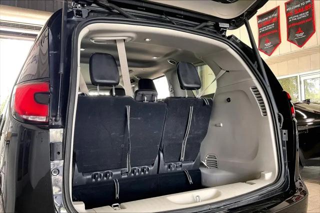 2023 Chrysler Pacifica Hybrid Limited