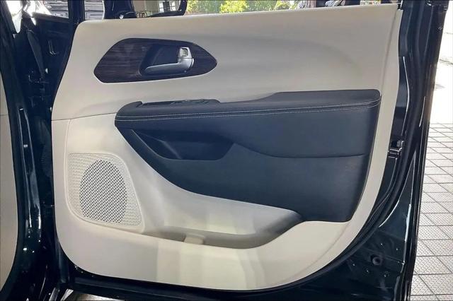 2023 Chrysler Pacifica Hybrid Limited