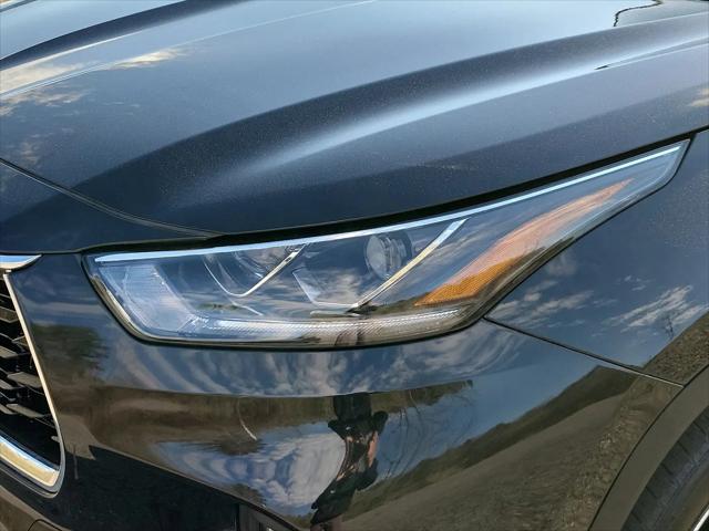 2023 Toyota Highlander Hybrid Platinum