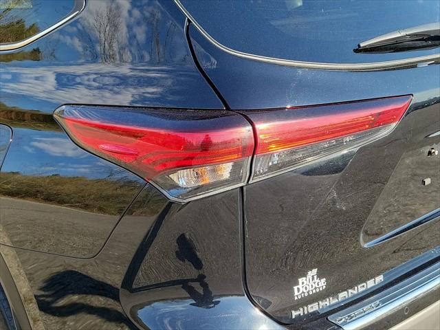 2023 Toyota Highlander Hybrid Platinum