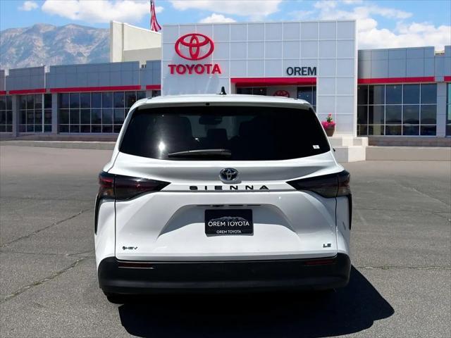 2025 Toyota Sienna LE