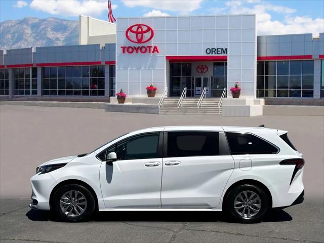 2025 Toyota Sienna LE