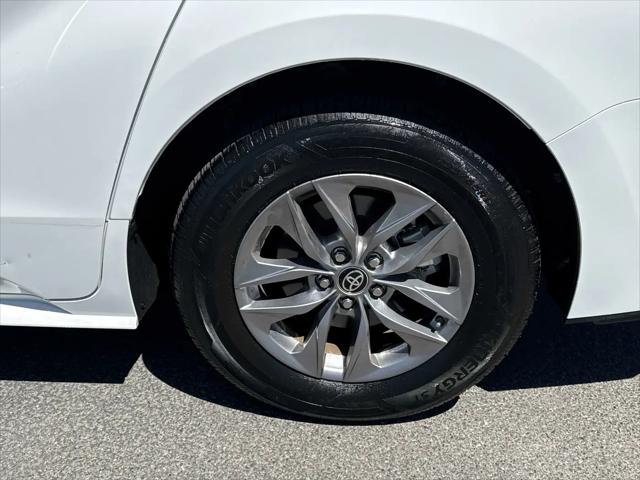 2025 Toyota Sienna LE