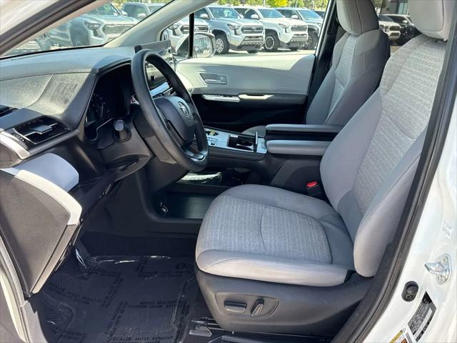 2025 Toyota Sienna LE