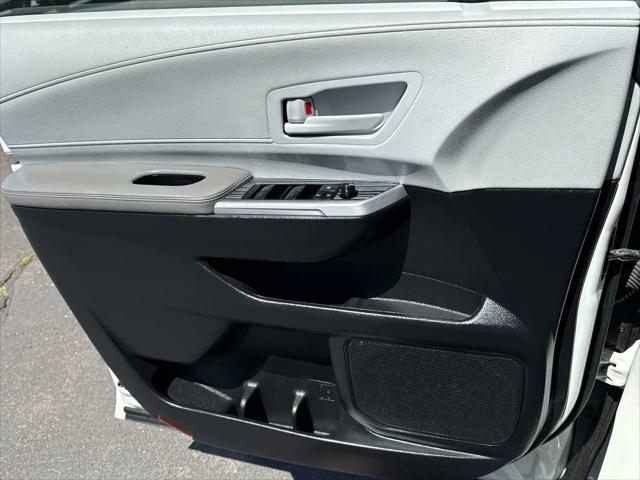 2025 Toyota Sienna LE