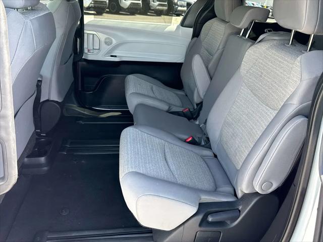 2025 Toyota Sienna LE