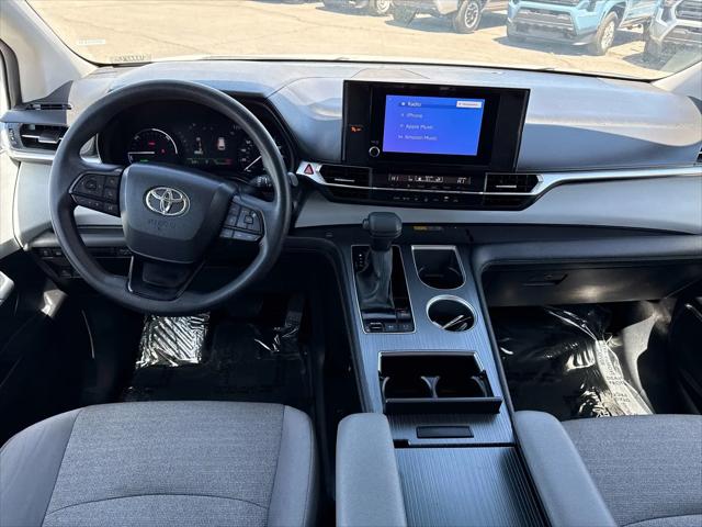 2025 Toyota Sienna LE