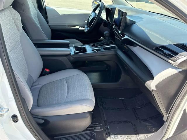 2025 Toyota Sienna LE