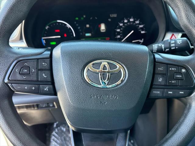 2025 Toyota Sienna LE