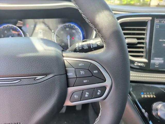 2027 Chrysler Pacifica Select