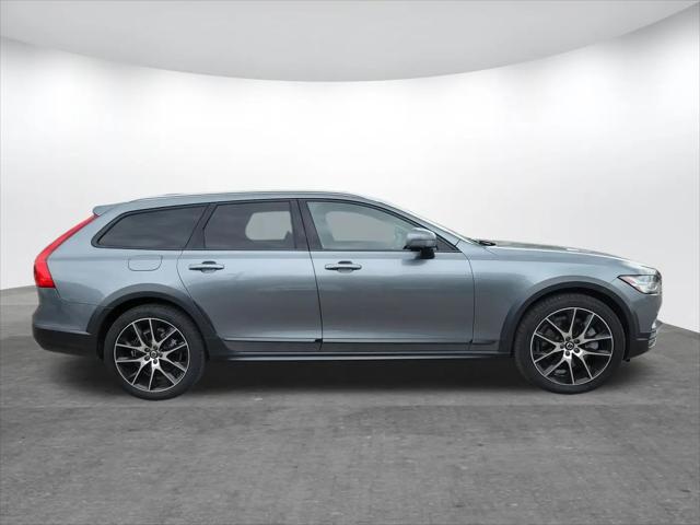 2020 Volvo V90 Cross Country T6