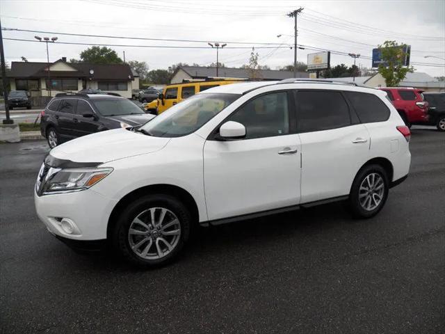 2013 Nissan Pathfinder SV for sale in Mishawaka, IN