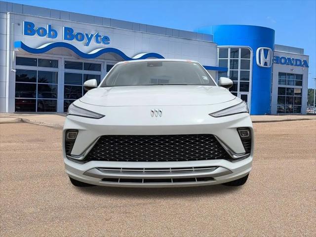 2025 Buick NV Avenir FWD