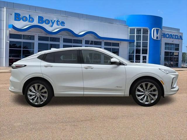 2025 Buick NV Avenir FWD
