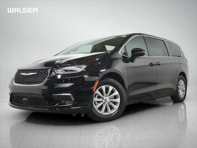 2025 Chrysler Pacifica Select for sale in South St Paul, MN