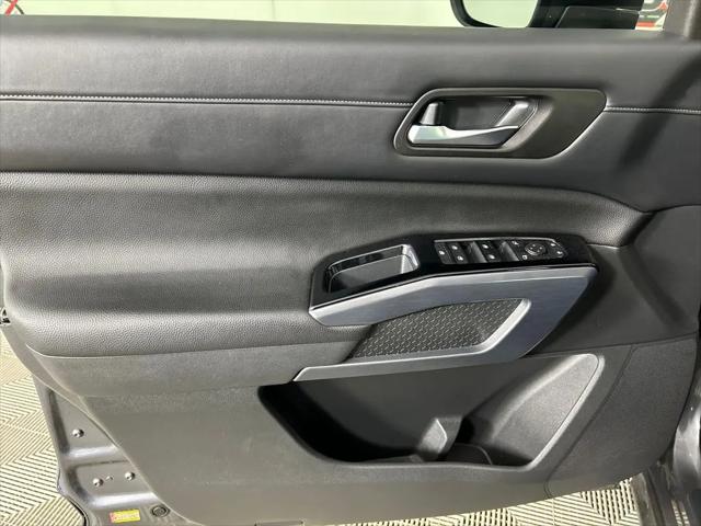 2023 Nissan Pathfinder SL 4WD