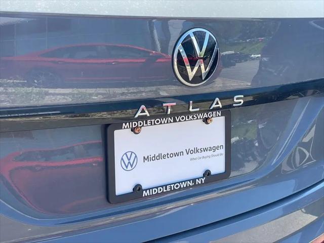 2023 Volkswagen Atlas Cross Sport 2.0T SEL R-Line Black