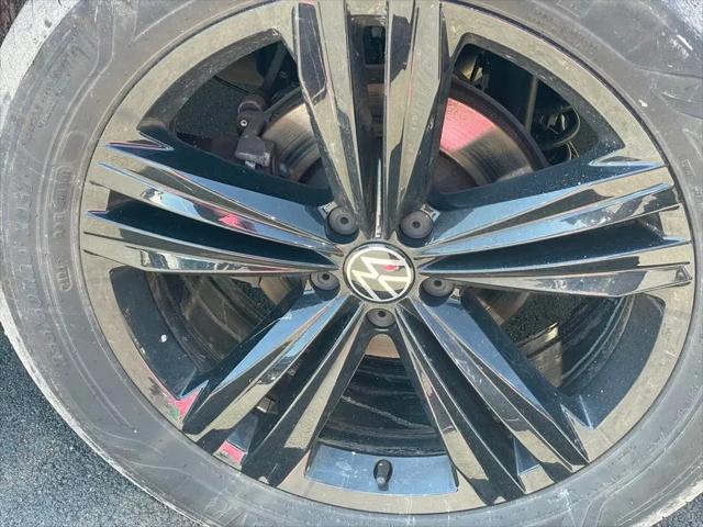 2023 Volkswagen Atlas Cross Sport 2.0T SEL R-Line Black