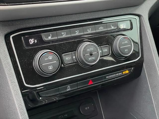 2023 Volkswagen Atlas Cross Sport 2.0T SEL R-Line Black
