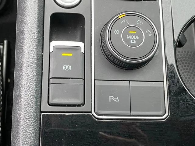 2023 Volkswagen Atlas Cross Sport 2.0T SEL R-Line Black