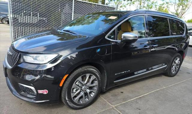 2023 Chrysler Pacifica Hybrid Pinnacle for sale in Kansas City, KS