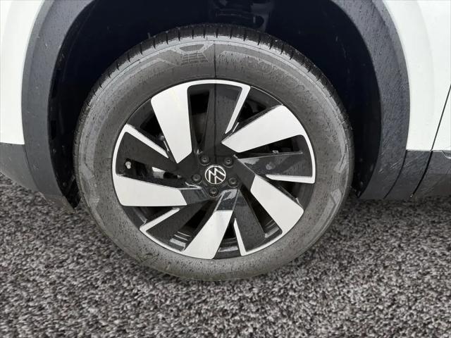 2026 Volkswagen Atlas Cross Sport SE with Technology