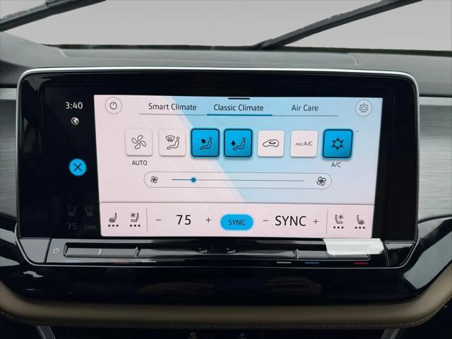 2026 Volkswagen Atlas Cross Sport SE with Technology