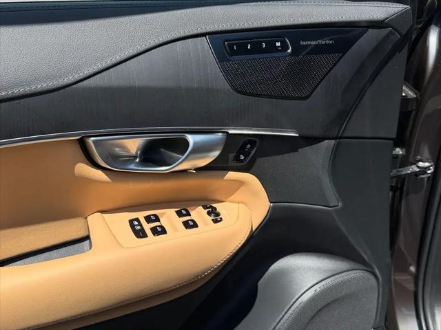2024 Volvo XC90 Recharge T8 Ultimate Bright Theme 7-Seater