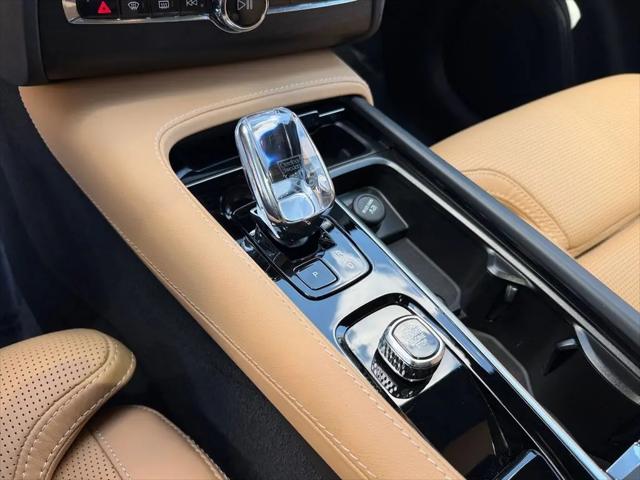 2024 Volvo XC90 Recharge T8 Ultimate Bright Theme 7-Seater