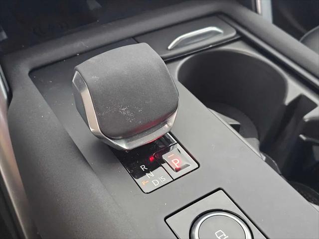 2025 Land Rover Discovery P300 S