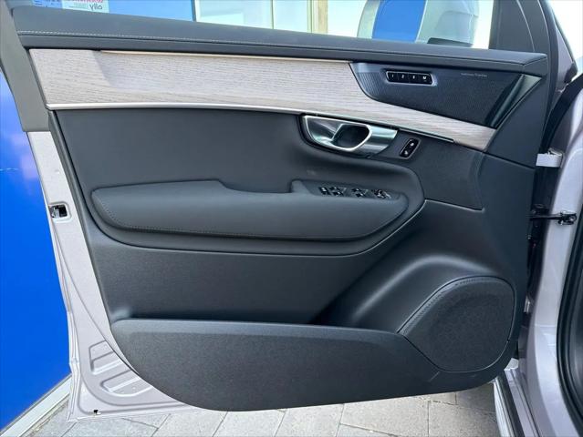 2026 Volvo XC90 Plug-In Hybrid Plus, T8 AWD, Electric/Gasoline, Bright, 7 Seats