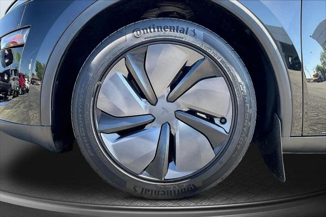 2026 Tesla Model Y Premium Rear-Wheel Drive