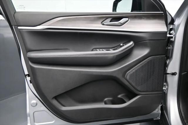 2026 Jeep Grand Cherokee L Altitude 4x4